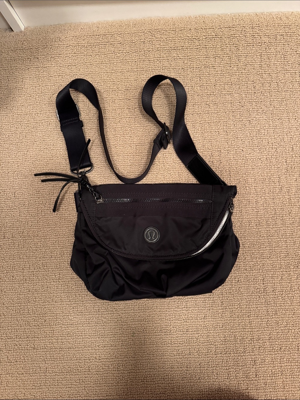 lululemon athletica Black women’s Crossbody Bag.